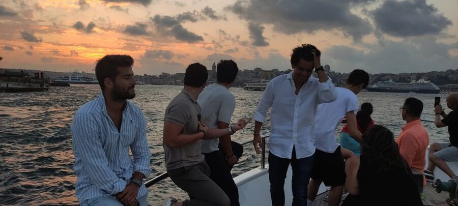 Istanbul: Bosphorus Sunset Cruise with Snacks and Wine - Why this Bosphorus sunset cruise is perfect for a 2-hour plan