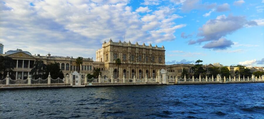 Istanbul: Bosphorus Sunset Cruise with Snacks and Wine - Wine, canapés, coffee, lemonade, and the snack rhythm