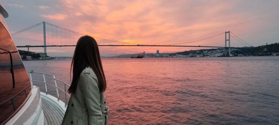 Istanbul: Bosphorus Sunset Cruise with Snacks and Wine - The live English guide, and why commentary changes the value