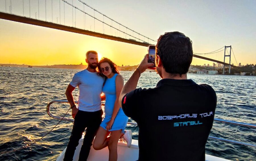 Istanbul: Bosphorus Sunset Yacht Cruise with Live Guide - Cruising the Bosphorus from a 25-meter luxury yacht