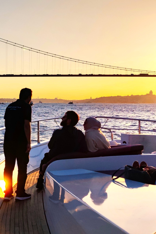 Istanbul: Bosphorus Sunset Yacht Cruise with Live Guide - Golden Horn, Galata Bridge, and Galataport: finishing under city lights