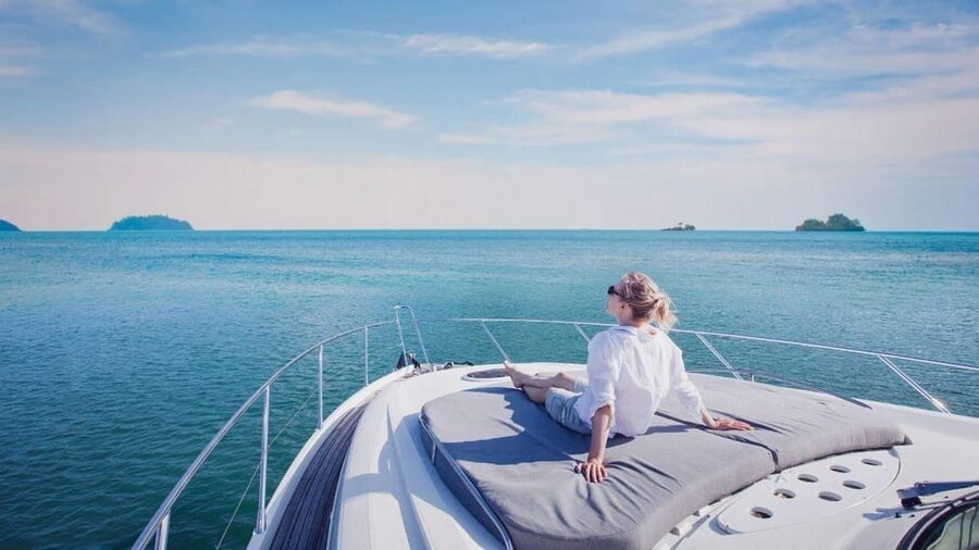 Istanbul: Bosphorus Yacht Cruise - Life aboard: skipper-led cruise, coffee or tea, and a private group