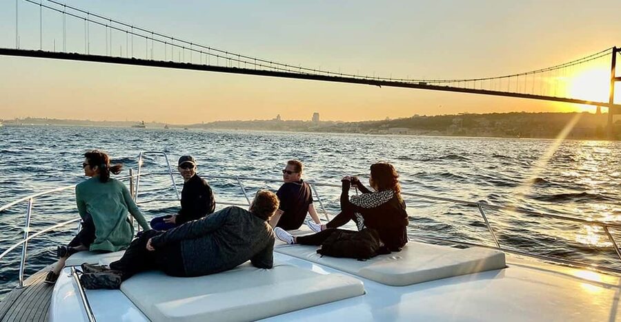 Istanbul: Bosphorus Yacht Cruise at Sunset with Snacks - Why the Bosphorus at sunset feels like a different city