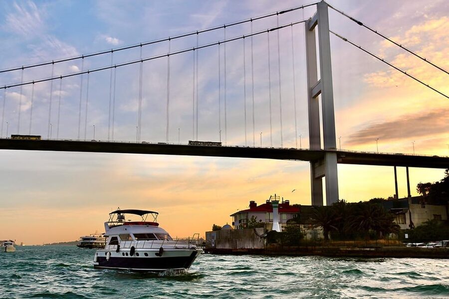 Istanbul: Bosphorus Yacht Cruise at Sunset with Snacks - Who this Bosphorus sunset cruise is best for