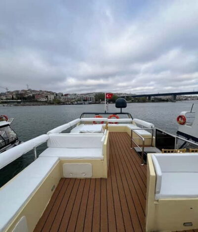 Bosphorus Yacht Cruise with Golden Horn View