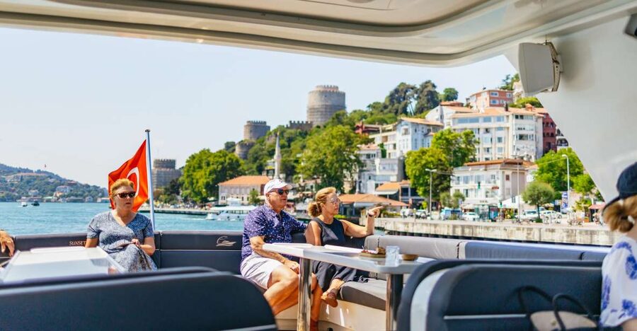 Istanbul: Bosphorus Yacht Cruise with Stopover on Asian Side - The overall route: what you see as you glide between continents