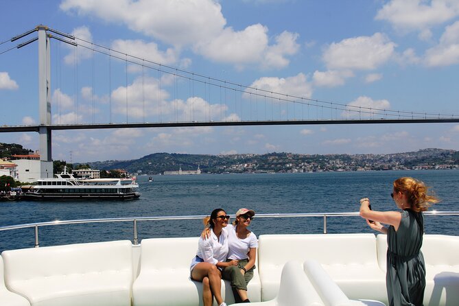 Istanbul Bosphorus Yacht Experience – Asian Side Visit in Kanlica - Rumelihisarı Fortress and the moment the cruise turns more dramatic