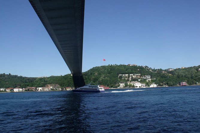 Istanbul Bus and Boat: 5 Hours Guided City Tour & Boat Cruise - Lunch and the Pierre Loti pause: expect timing, manage expectations
