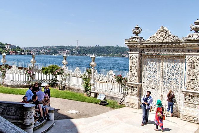 Istanbul Bus and Boat: 5 Hours Guided City Tour & Boat Cruise - The Küçüksu Pavilion stop on the Asian side