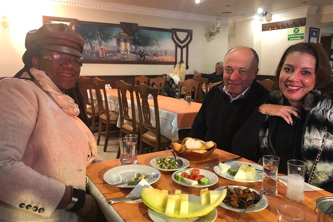 Istanbul by Night: Dining Out in a Turkish Way - Your First Bite: Simit at a Real Bakery, Then Tea Like a Local