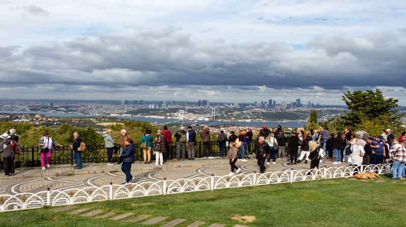 Istanbul: City Hightlights Bus Tour and Bosphorus Cruise - Crossing the Bosphorus corridor, with a lunch break that matters