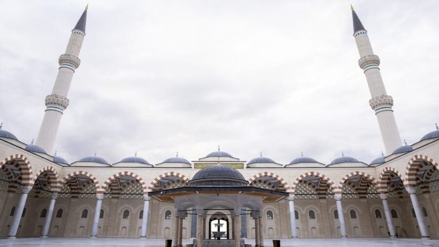 Istanbul: City Hightlights Bus Tour and Bosphorus Cruise - Eyüp Sultan Mosque and Pierre Loti Hill for a different Istanbul mood