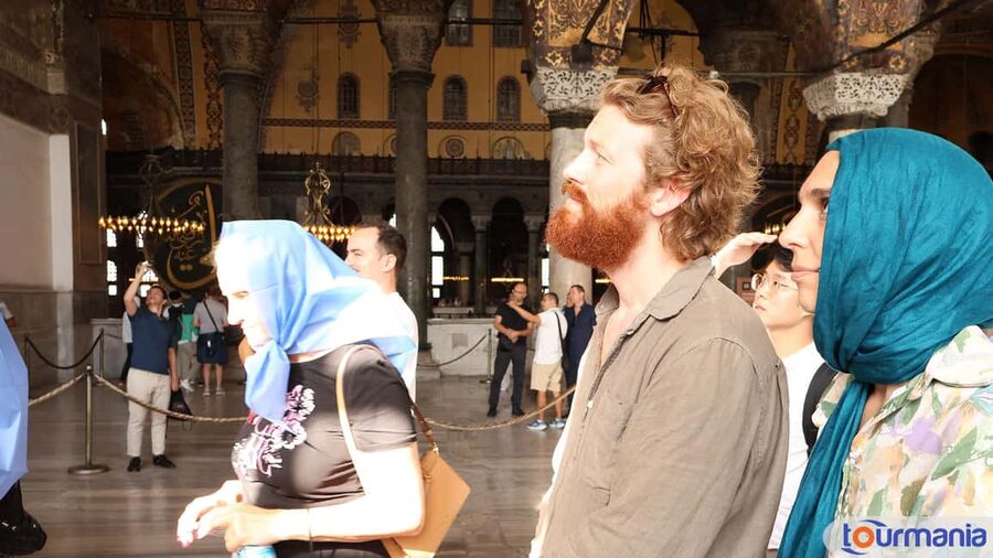 Istanbul City Walk: Blue Mosque, Hagia Sophia & Basilica - Blue Mosque and Sultan Ahmed photo stops: active worship changes the mood