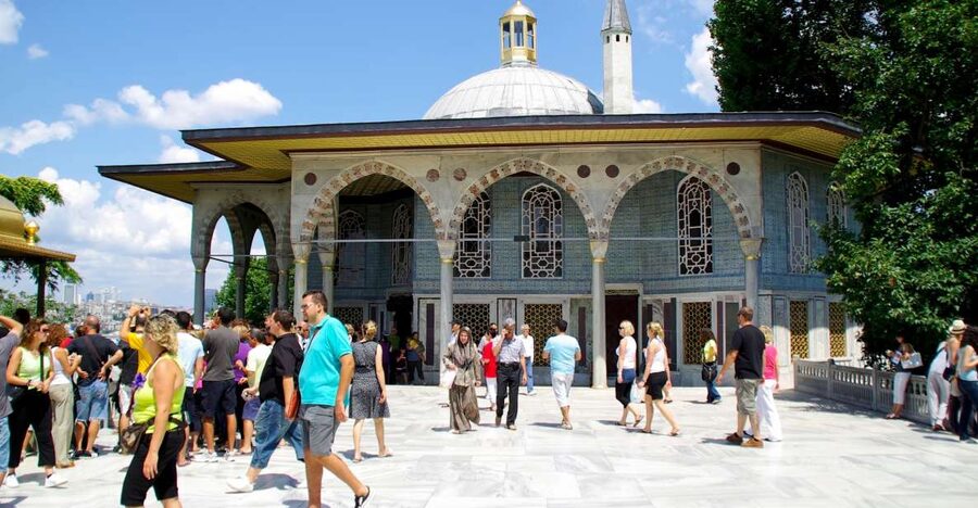 Istanbul City Walk: Blue Mosque, Old Town & Hippodrome - Start at Alman Çeşmesi, then walk straight into Sultanahmet’s core