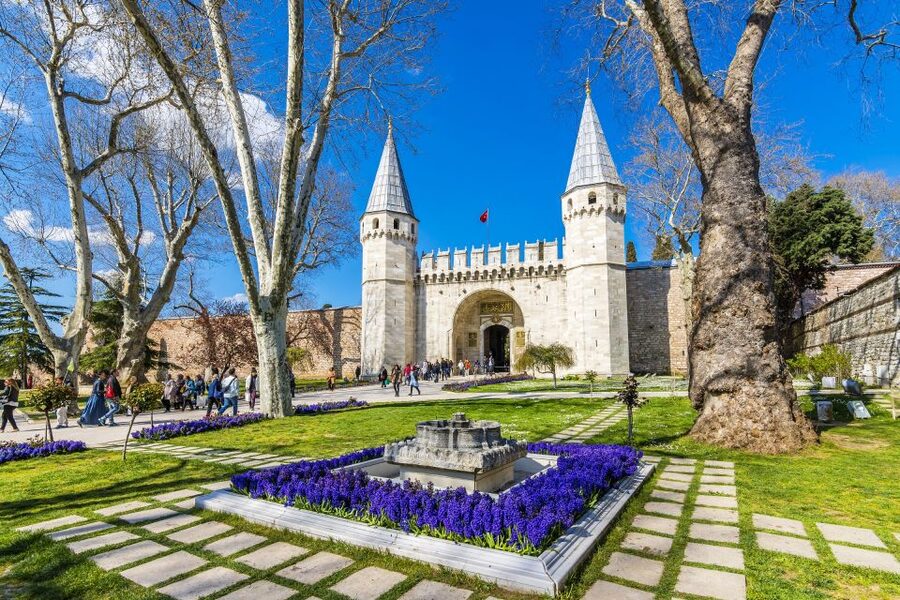 Istanbul City Walk: Blue Mosque, Old Town & Hippodrome - Hippodrome of Constantinople: where chariot races left stone reminders