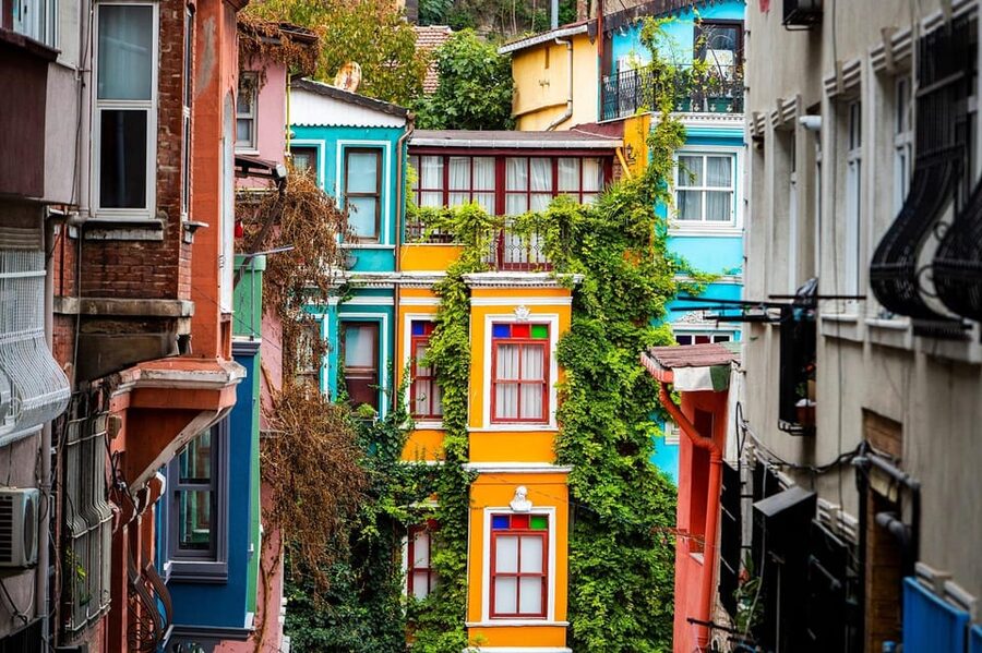 Istanbul: Colorful Fener & Balat Walking Tour w/Expert Guide - Balat’s colorful streets, stairways, and the Bulgarian Iron Church