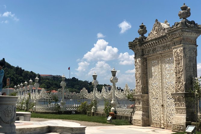 Istanbul Combo: Bosphorus Cruise & Dolmabahce Tour - Breakfast then Dolmabahçe Palace: how to make 1 palace visit count