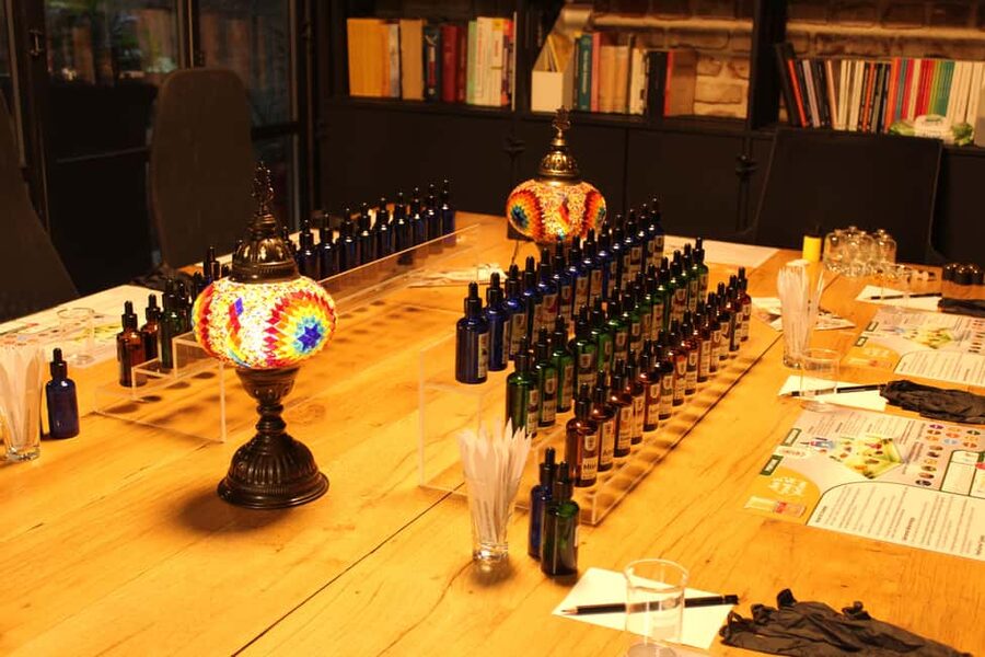 Istanbul: Create Your Own Perfume in a Galata Workshop - The “quiet ritual” part: tea, Turkish delight, and time to get it right