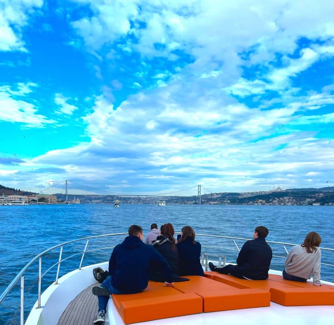 Istanbul: Daytime Bosphorus Yacht Cruise with Fruit & Snacks - Snacks, fruit, and mini pizzas, plus tea and coffee
