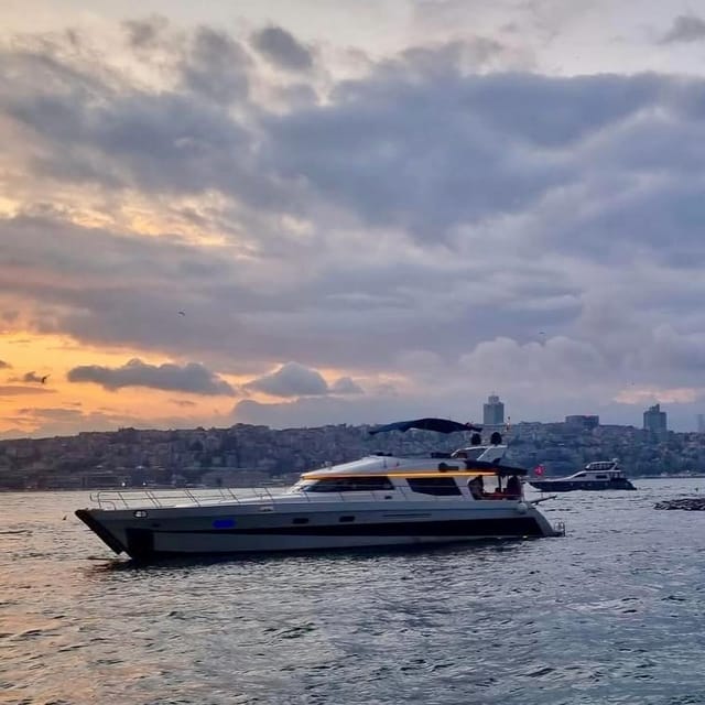Istanbul: Daytime Bosphorus Yacht Cruise with Fruit & Snacks - Where you meet the boat at İBB Karaköy Sahil Parkı