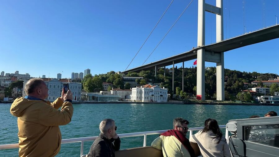 Istanbul: Daytime or Sunset Sightseeing Cruise & Audio Guide - Boarding at Karaköy İskelesi and the Best Seat Strategy