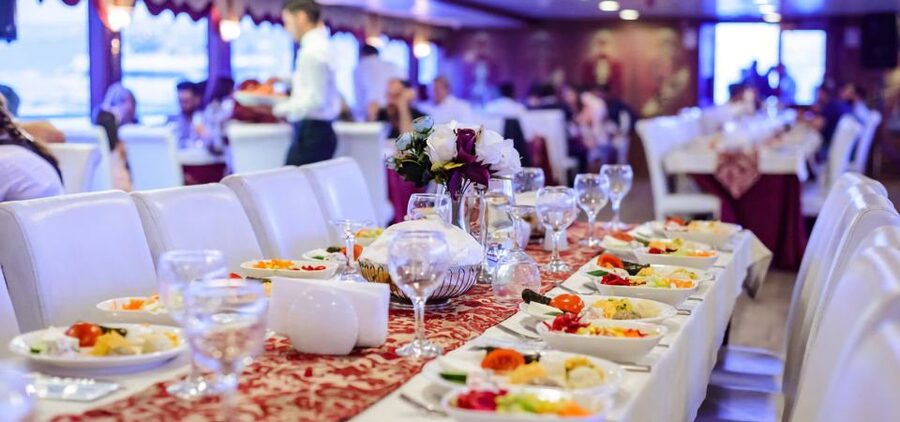 Istanbul: Dinner Cruise on the Bosphorus - Where Crowds and Timing Affect Your Comfort