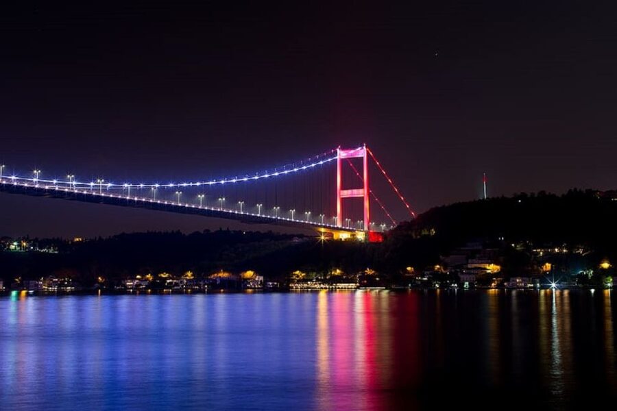 Istanbul: Dinner Cruise on the Bosphorus - The Bosphorus at Night, Where the Water Does the Showing