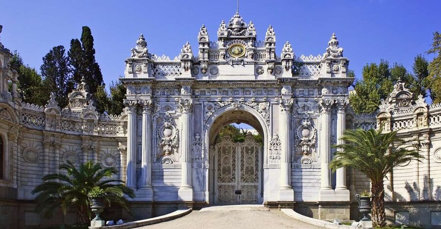 Istanbul: Dolmabahce Palace and Grand Bazaar Tour - Dolmabahce Palace on the Bosphorus: where late Ottoman rule felt real