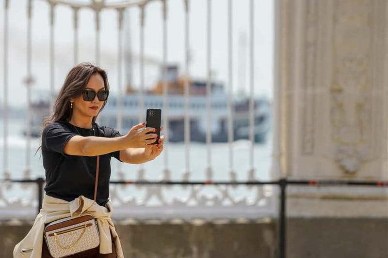 Istanbul: Dolmabahce Palace and Harem Fast-Track & Audio - The free audio guide device, why it matters more than you think