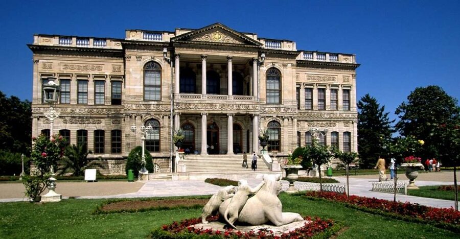 Istanbul: Dolmabahçe Palace and Uskudar Guided Tour - From your hotel to the first bridge, fast and focused