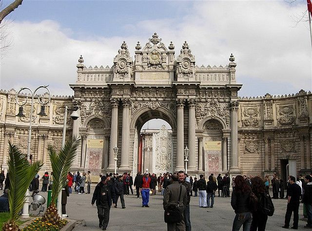 Istanbul: Dolmabahçe Palace and Uskudar Guided Tour - What kind of traveler this suits best