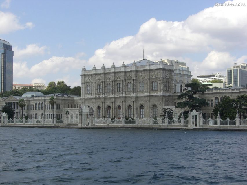 Istanbul: Dolmabahçe Palace and Uskudar Guided Tour - Dolmabahçe Palace: opulence you can actually walk through
