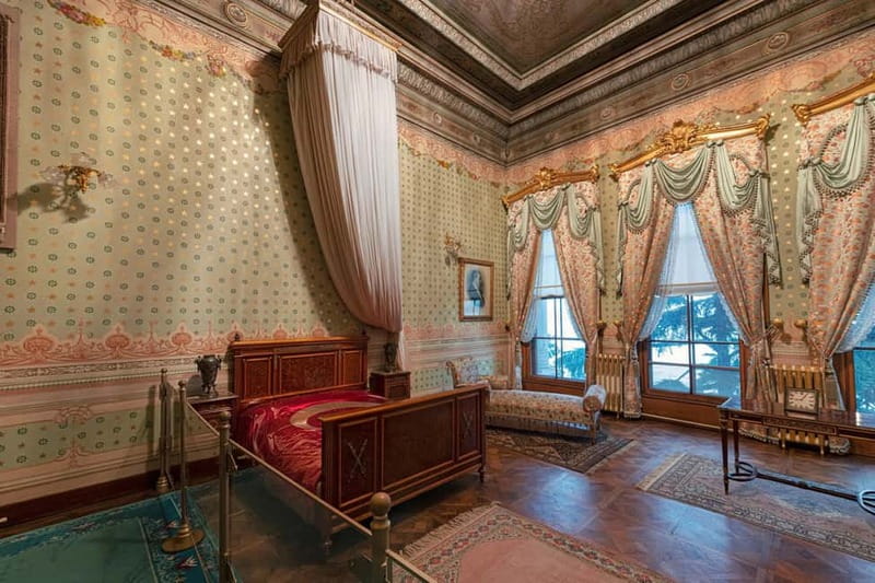 Istanbul: Dolmabahce Palace Guided Tour - Who this Dolmabahçe tour suits best, and who should think twice