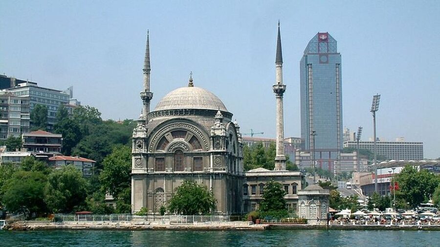 Istanbul: Dolmabahce Palace Tour and Bosphorus Yacht Cruise - Asia and Europe: seeing the strait from different angles