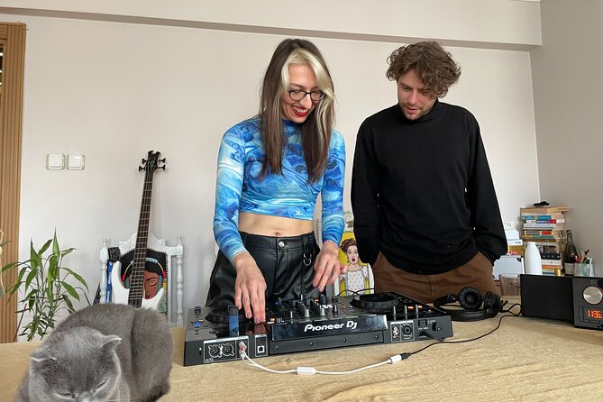 Istanbul Electronic Music and Culture Workshop From Local DJ - Turkish home hospitality that actually changes the tone