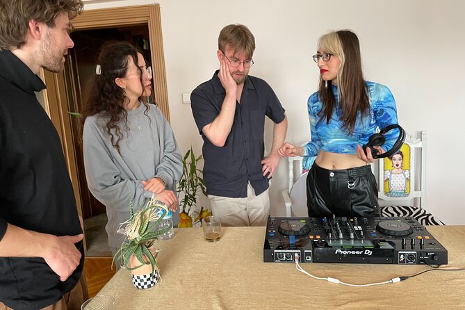Istanbul Electronic Music and Culture Workshop From Local DJ - Making music together: from basics to a mini dance party
