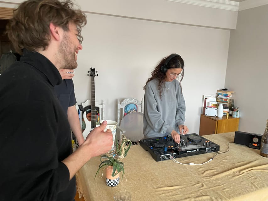 Istanbul: Electronic Music Workshop & Culture From Local DJ - Entering a DJ’s Home in Istanbul