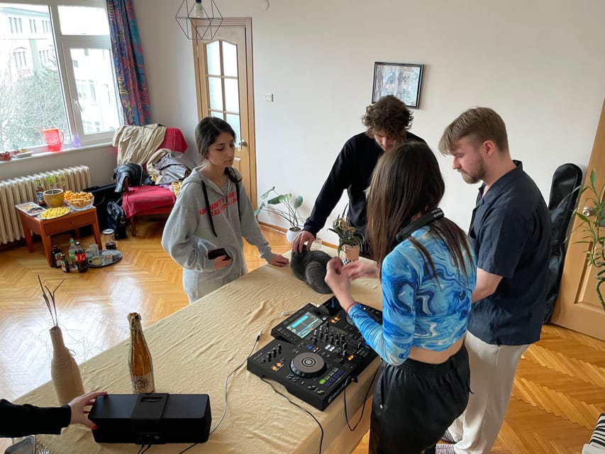 Istanbul: Electronic Music Workshop & Culture From Local DJ - Languages, Group Size, and How Much Attention You’ll Get