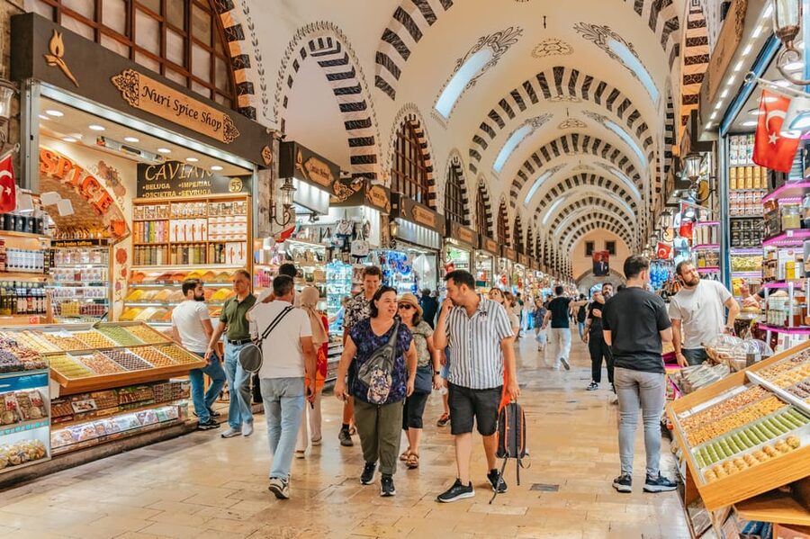 Istanbul: European and Asian Side Guided Foodie Walking Tour - Breakfast and Tastings at the Spice Bazaar, Where the Day Gets Real