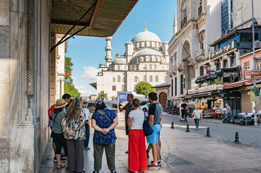 Istanbul: European and Asian Side Guided Foodie Walking Tour - Lunch in Kadıköy Çarşı and a Kebab at a Family-Owned Spot