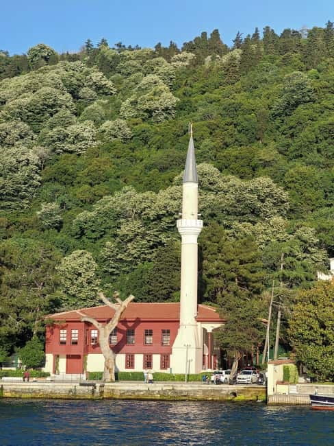 Istanbul: Explore 2 Continents of Bosphorus in One Day Lunch - Çamlıca Hill and Çamlıca Mosque: the big panoramas without the chaos