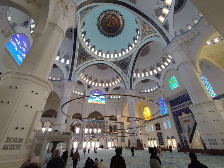Istanbul: Explore 2 Continents of Bosphorus in One Day Lunch - Lunch back on the boat: a real reset, not just fuel