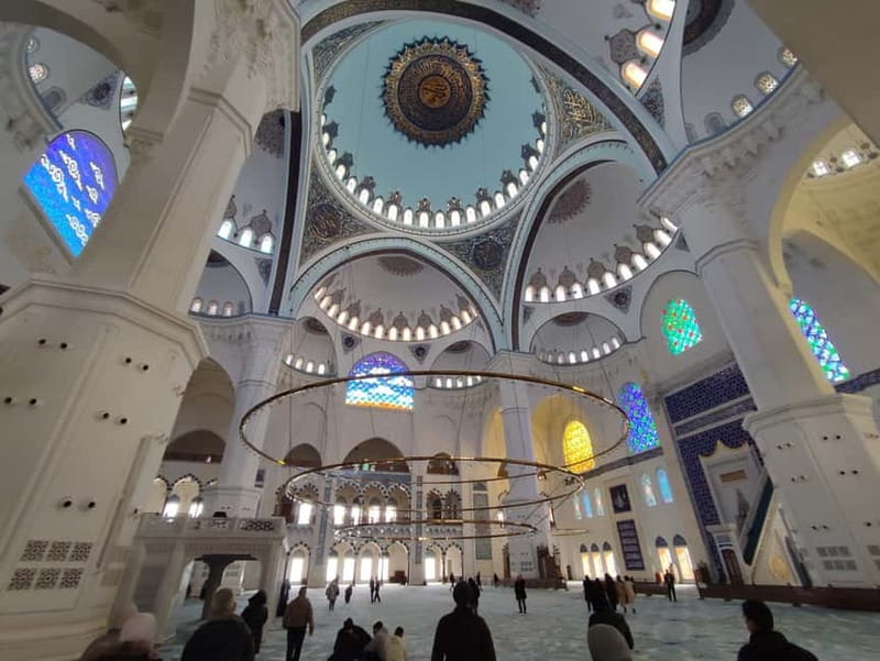 Istanbul: Explore 2 Continents of Bosphorus in One Day Lunch - Guide quality, audio setup, and how language affects the day