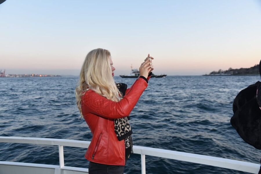 Istanbul: Explore Bosphorous on a Sunset Boat Cruise - Beylerbeyi stop: 1 hour on the Asian shore for walking and shopping