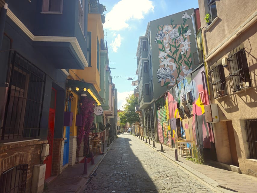 Istanbul: Fener & Balat Guided Tour through Colored Streets - Ahrida Synagogue: a brief stop with big meaning
