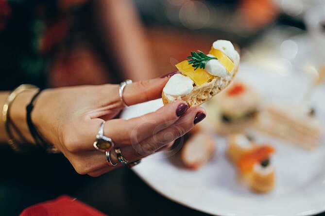 Istanbul Fine Dining Afternoon in 3 Historic Venues Private Tour - From Yeni Camii to Misir Çarşısı: where spices set the tone