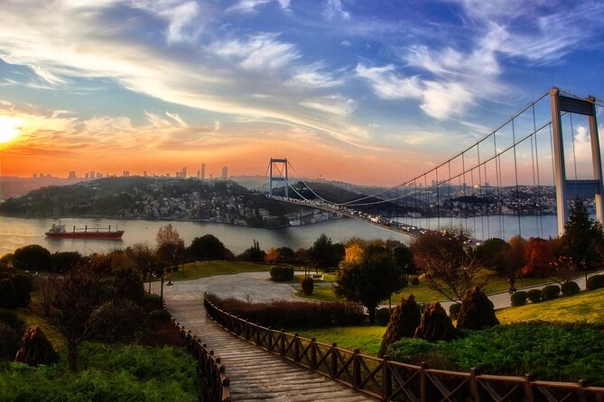 Istanbul Food Escape : Ferry to the Flavors of the Asian Side - Çengelköy and Tarihi Çınaraltı: Street Food by the Water