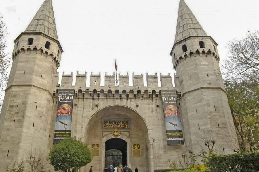 Istanbul: Full-Day Guided Tour - Languages and how the guide style affects your day