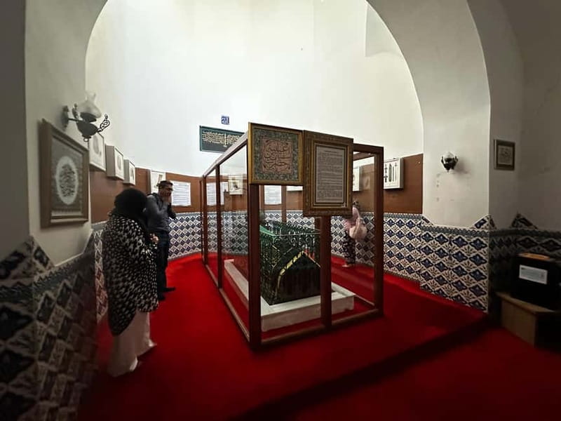 Istanbul: Full Day Islamic Sahaba Tour with Lunch & Transfer - Lunch in Eyup Sultan: typical restaurant, real break