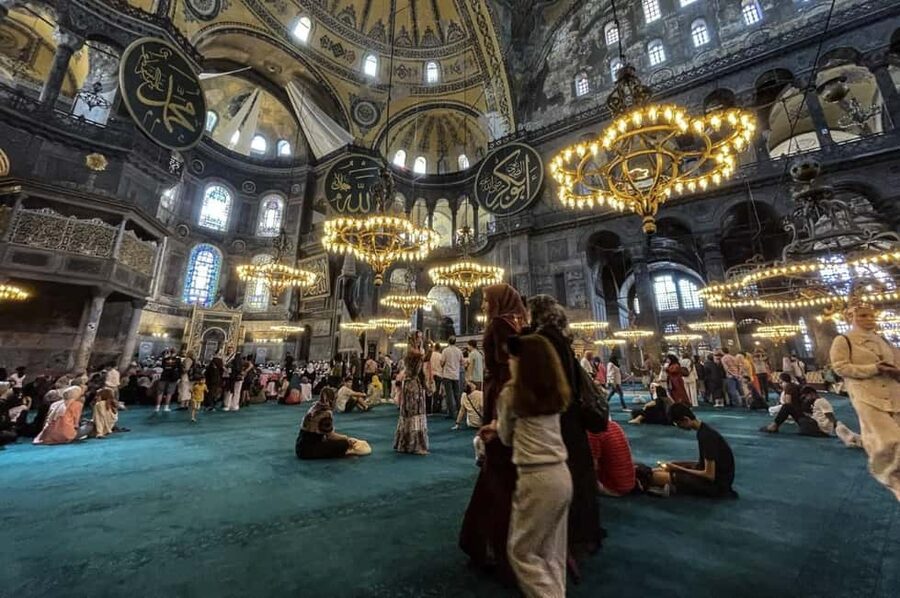 Istanbul: Full-Day Old City Tour And Sunset Bosphorus Cruise - Hagia Sophia, Sultanahmet Square, and the Blue Mosque close-up
